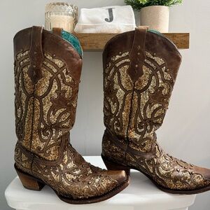 Elegant Brown and Gold Heeled Boots